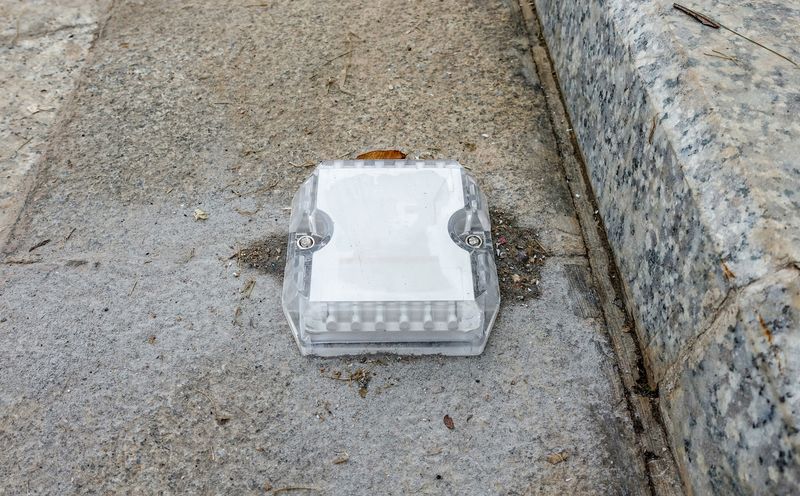 蓝牙道钉贴地螺丝安装.jpg
